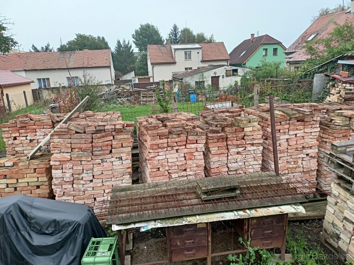 Očištěné poctivé cihly Louny
