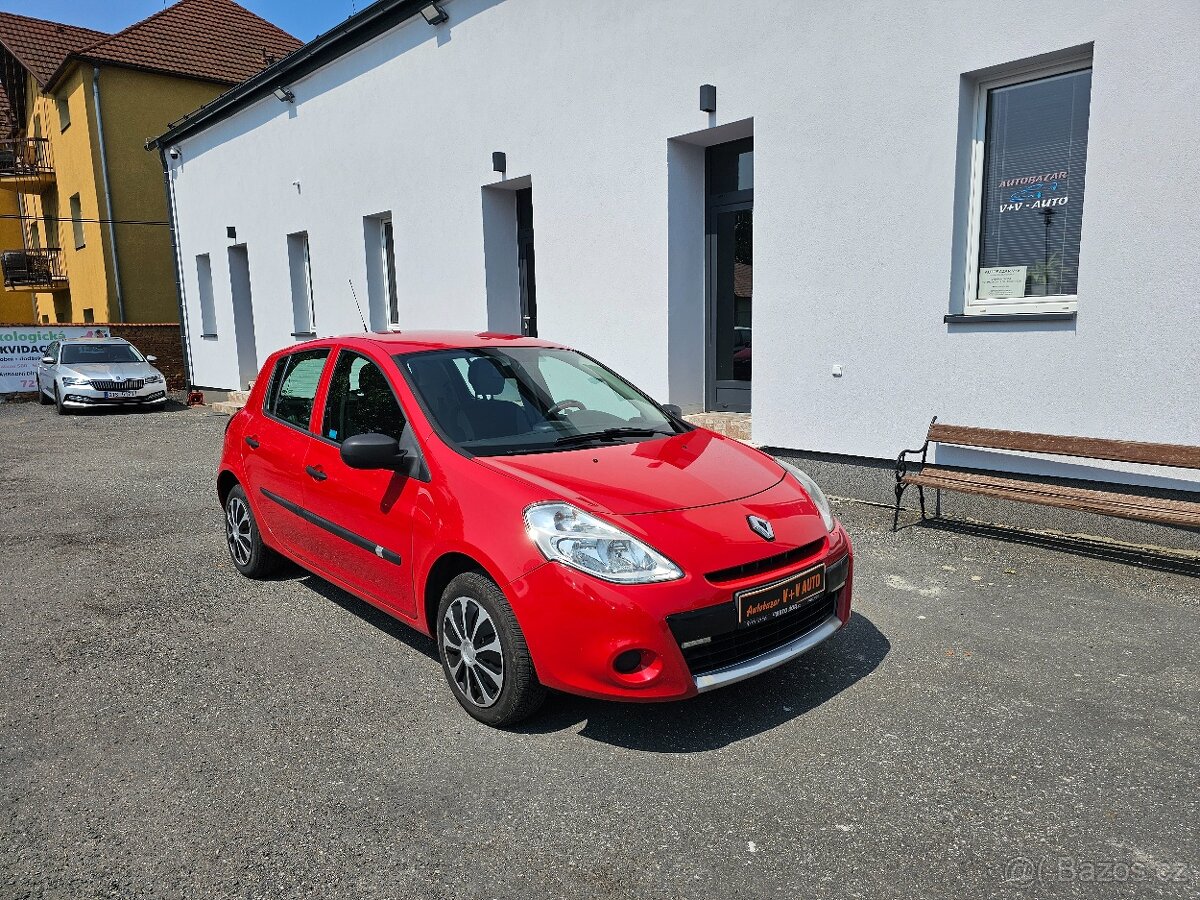 Clio 1,2i 48KW 2010 ČR 87tkm, klima, rádio, SERVO, STK,