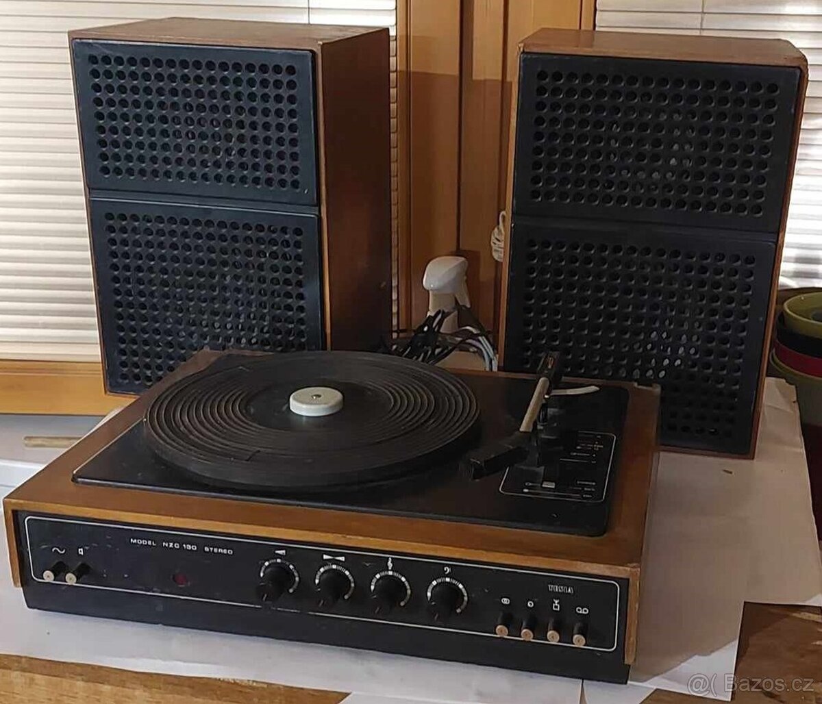 Gramofon TESLA nzc 130