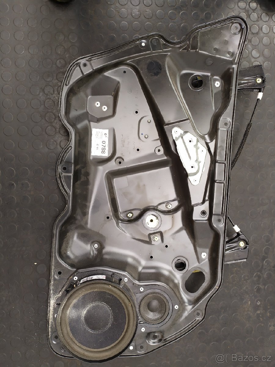 Originál stahovačky ze dveří VW Passat B6 3C