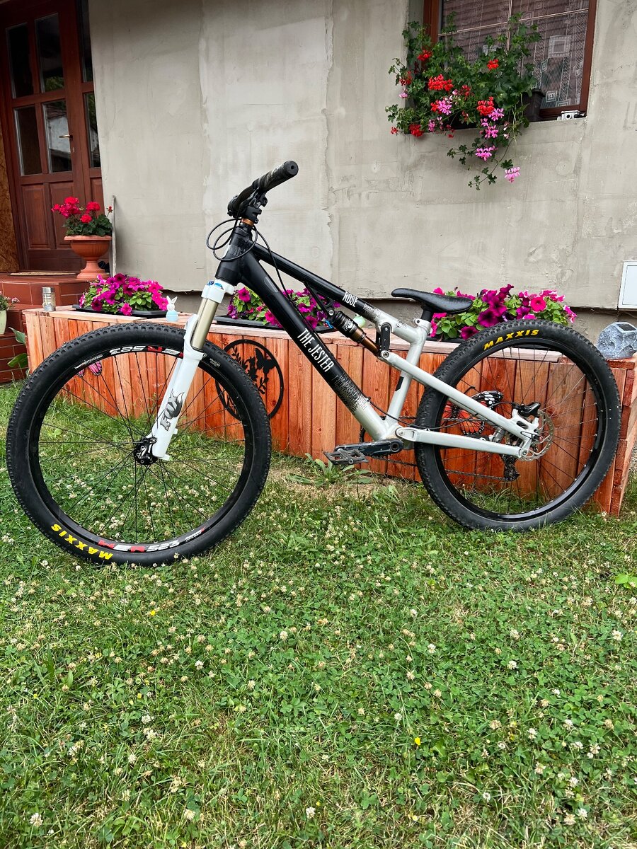 Slopestyle dirt kolo rose the jester fox 32