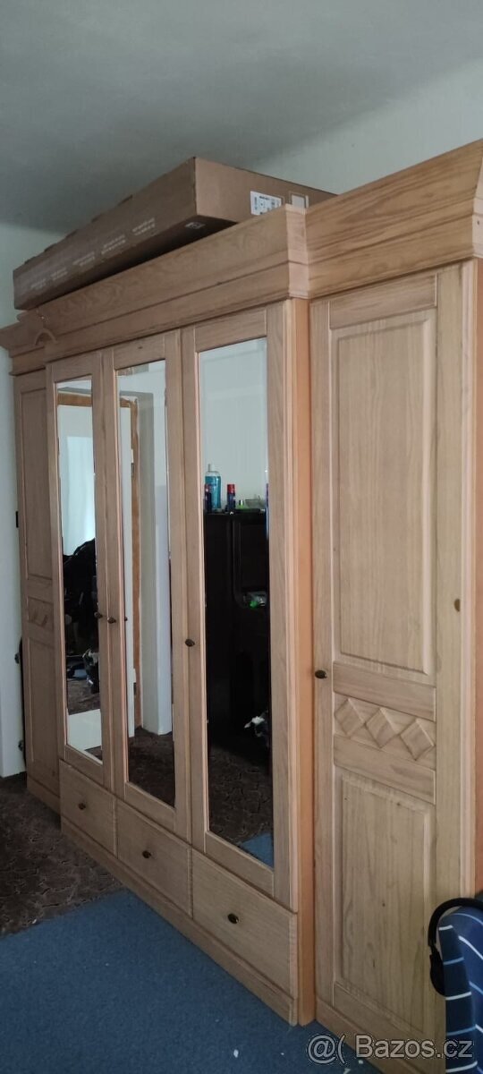 Šatní skříň