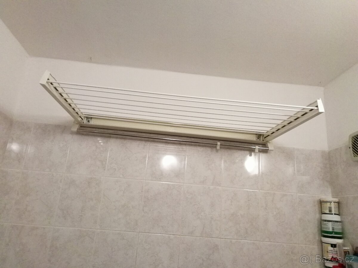 PRODÁM SKLÁDACÍ VĚŠÁK NA PRÁDLO DO KOUPELNY