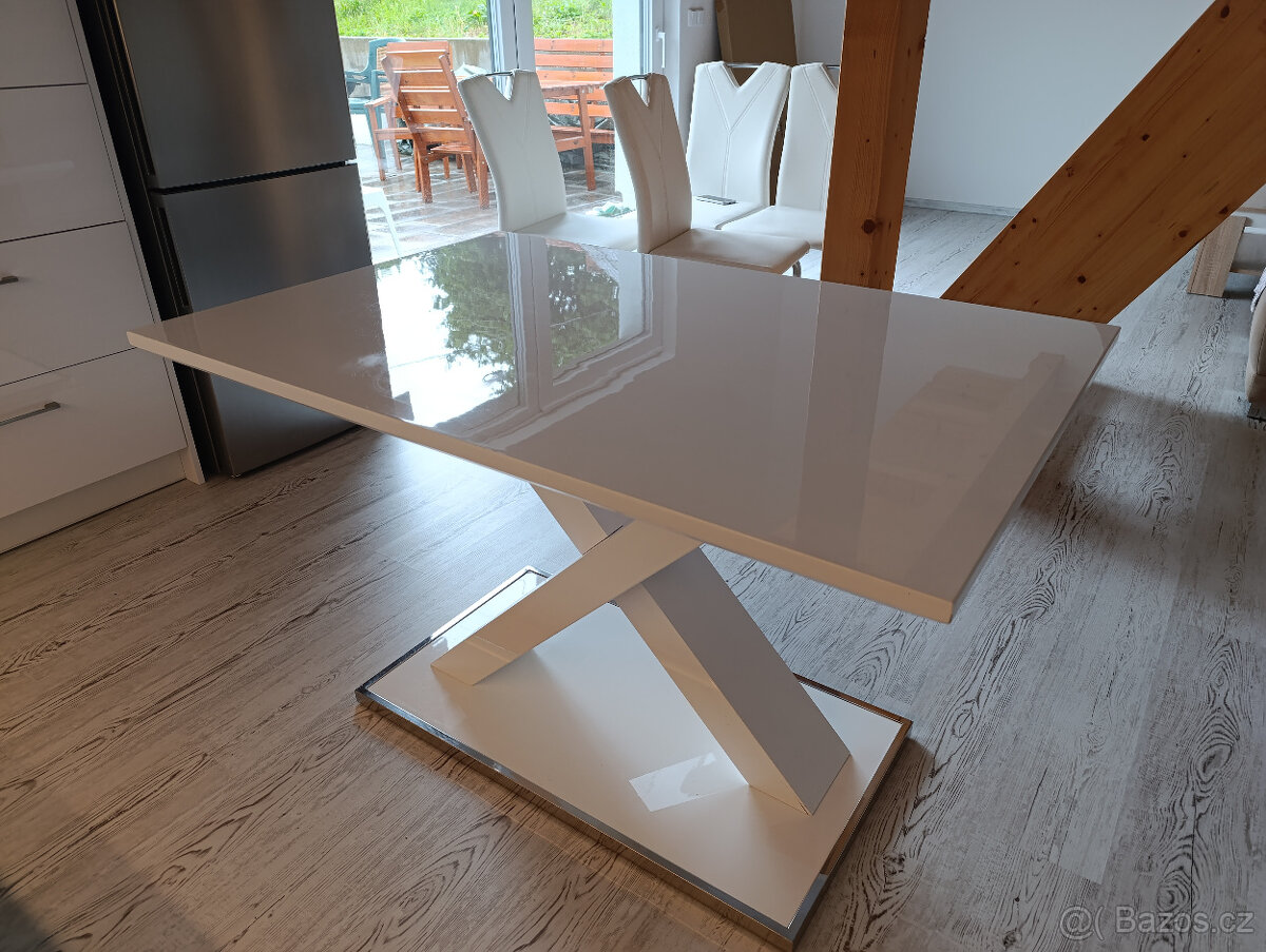 Kuchyňský stůl 120x80cm vysoký lesk, používaný,zachovalý