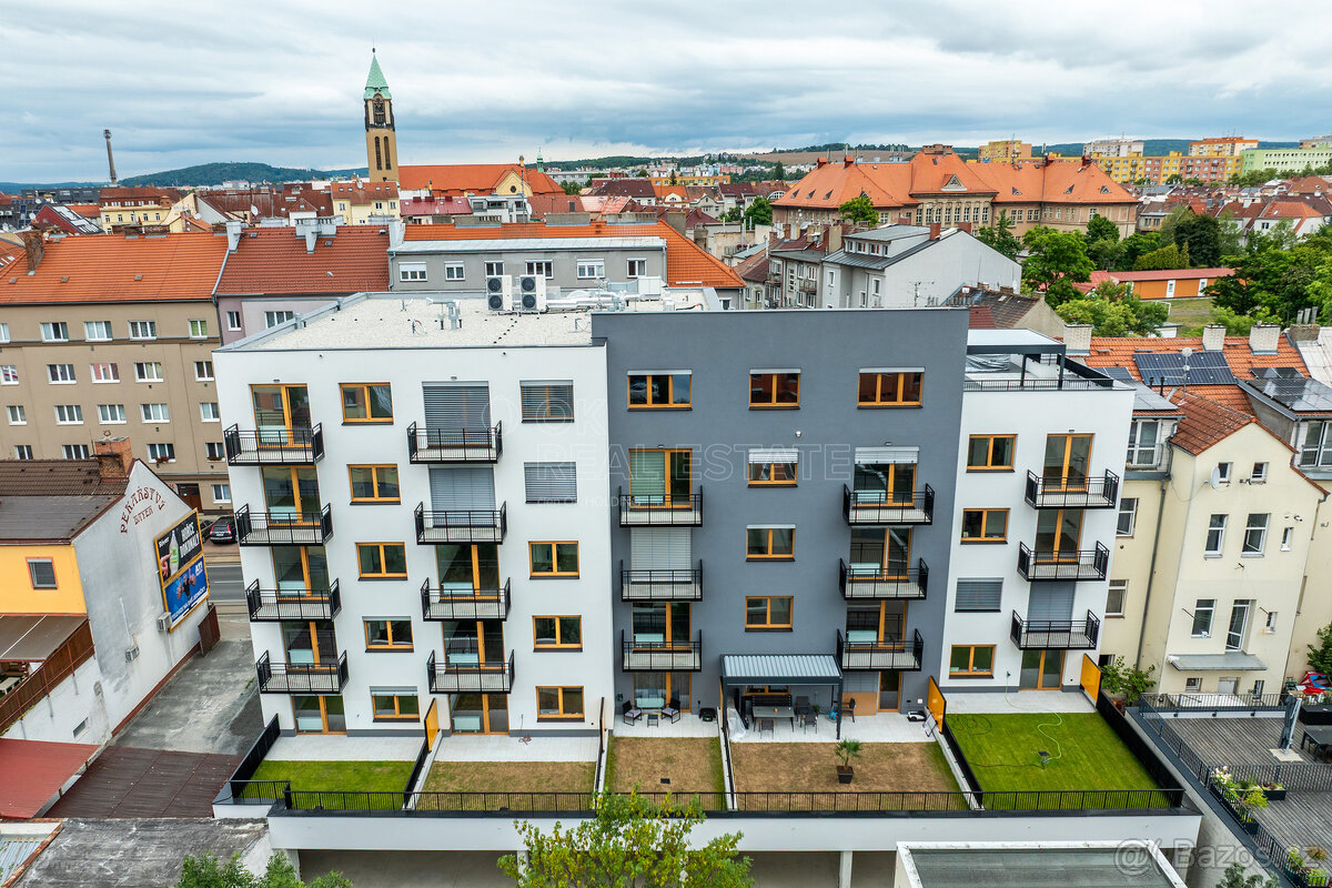 Pronájem bytu 1+kk, Slovanská