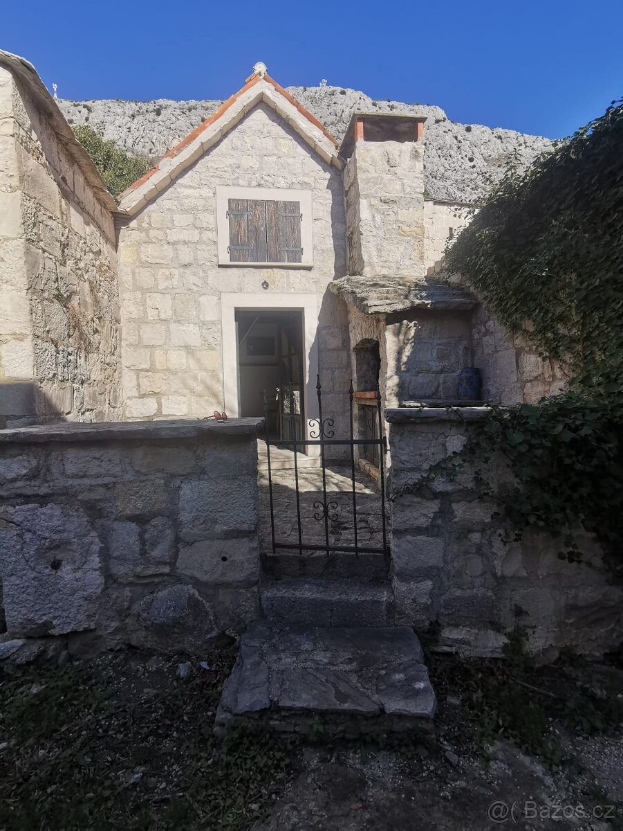 Dům u Omiše / Chorvatsko