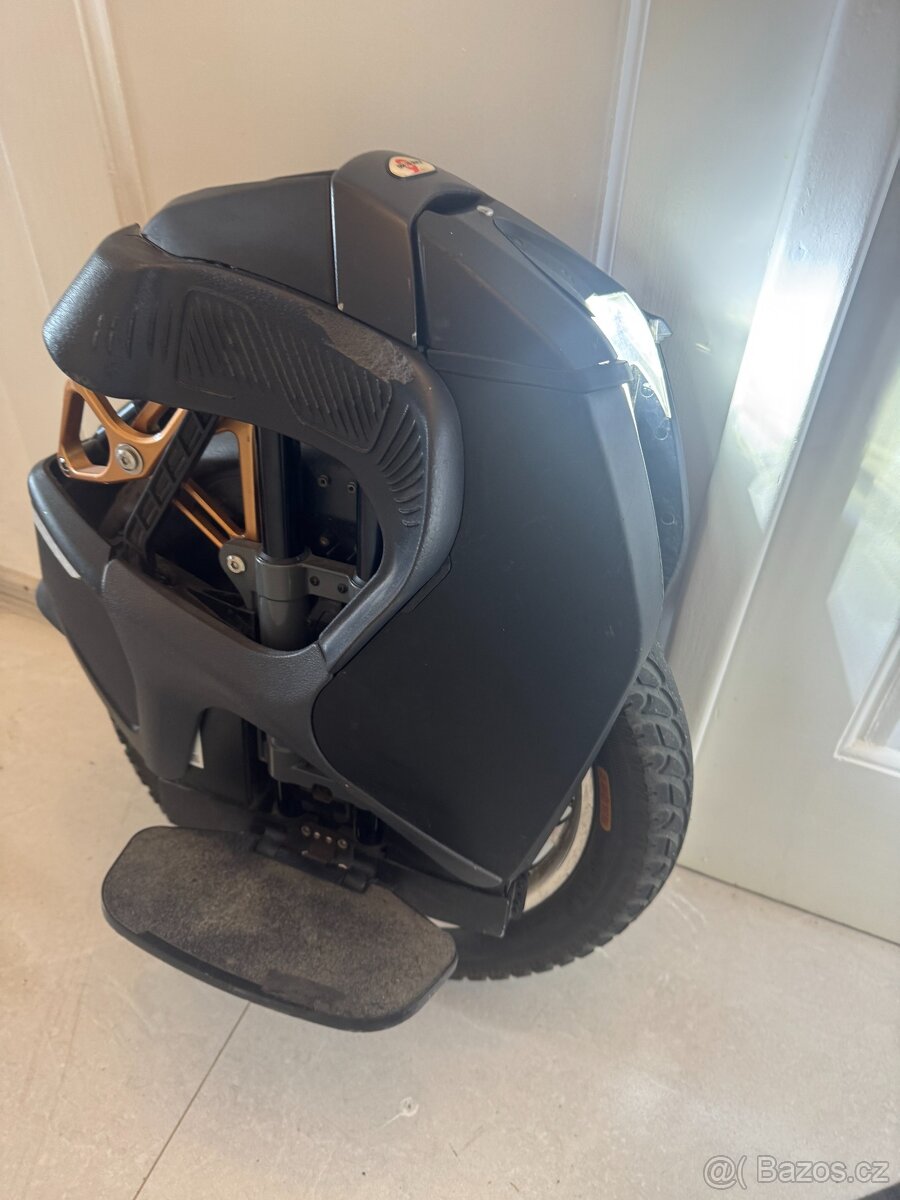 KingSong S18 elektrická jednokolka – najeto 4 300 km – 23 00