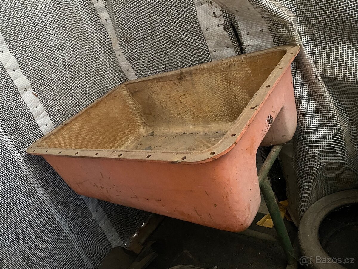 Nádoba na hydro grafiku + zbytky materiálu a aktivátor