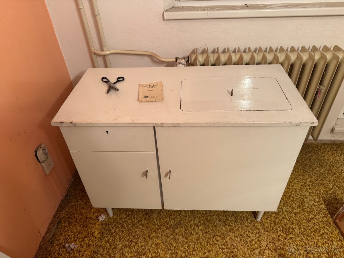 Šicí stroj Łucznik typ 415 (Varimex, Polsko)