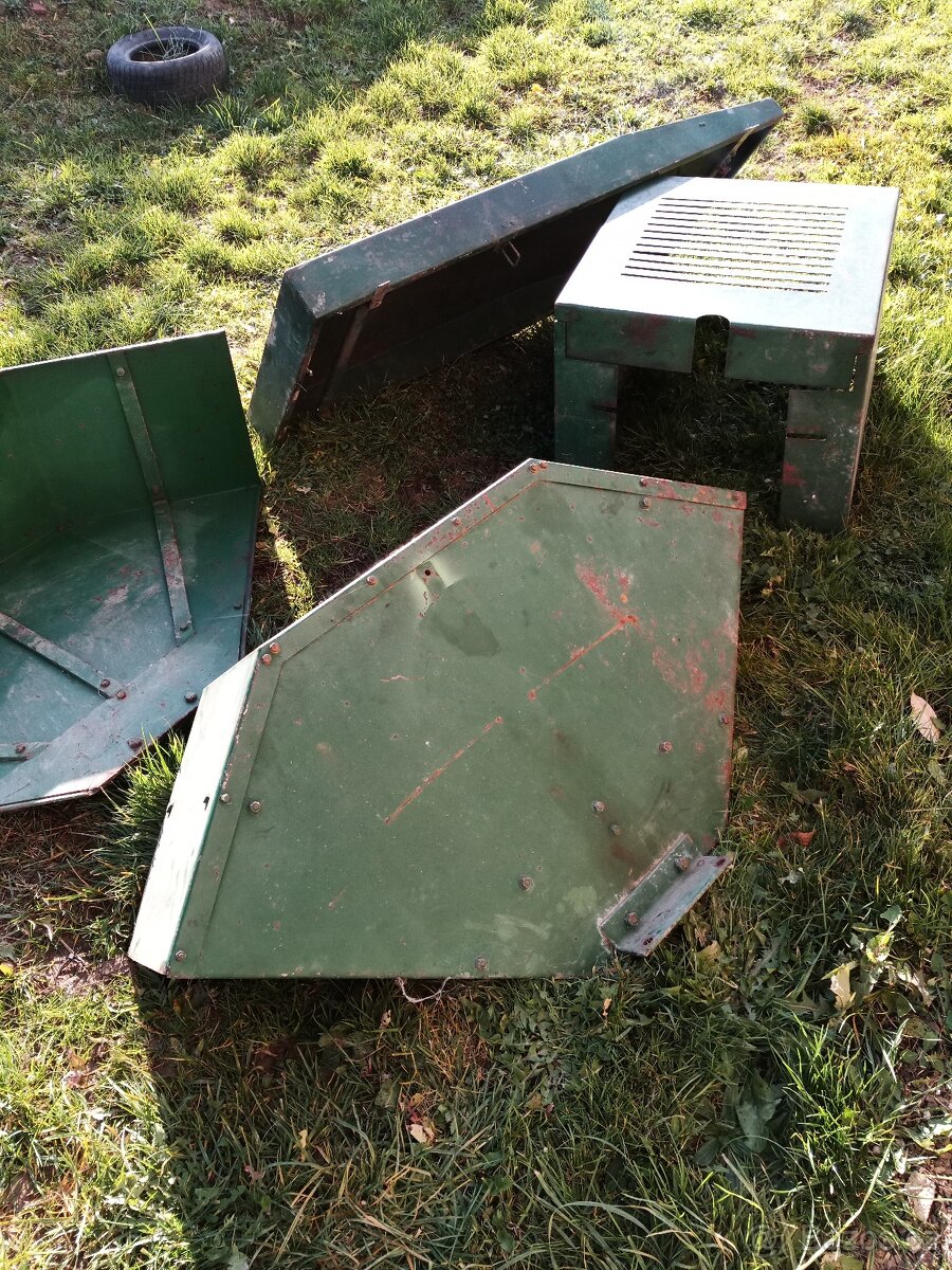 Blatníky na traktůrek + kapota