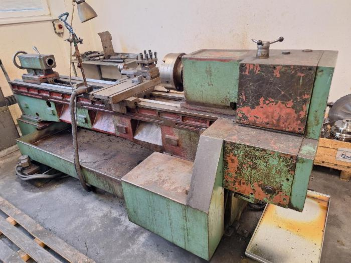 Soustruhy - hrotové SU 40