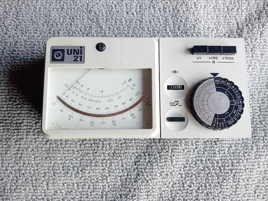 Analogový multimetr UNI 21