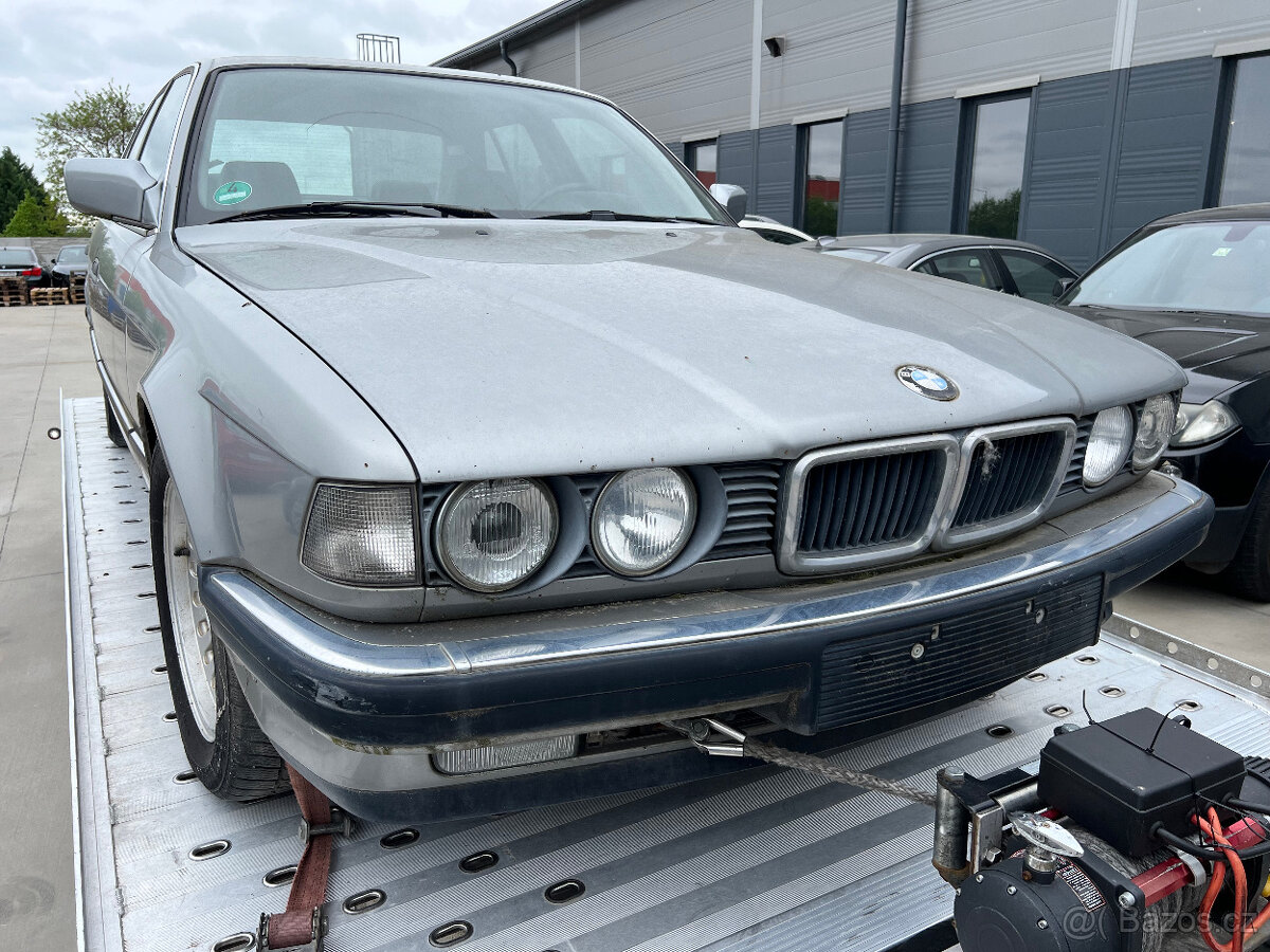 Predám BMW E32 750i V12 / na renováciu alebo diely