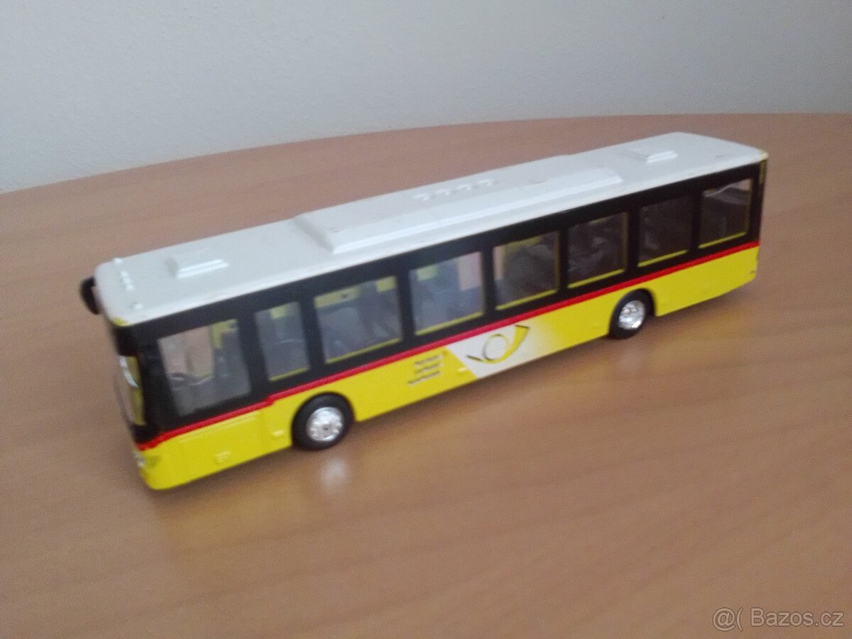 Autobus model 20 cm dlouhý