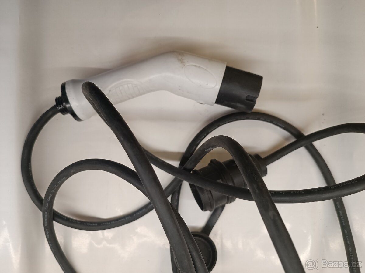 Kabel přechod z nabíjecí stanice elektromobilu na 230v