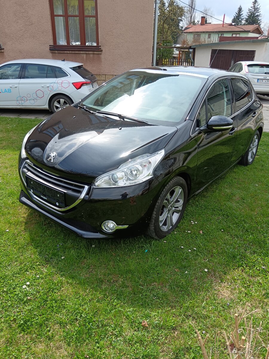 Peugeot 208 allure max.vybava