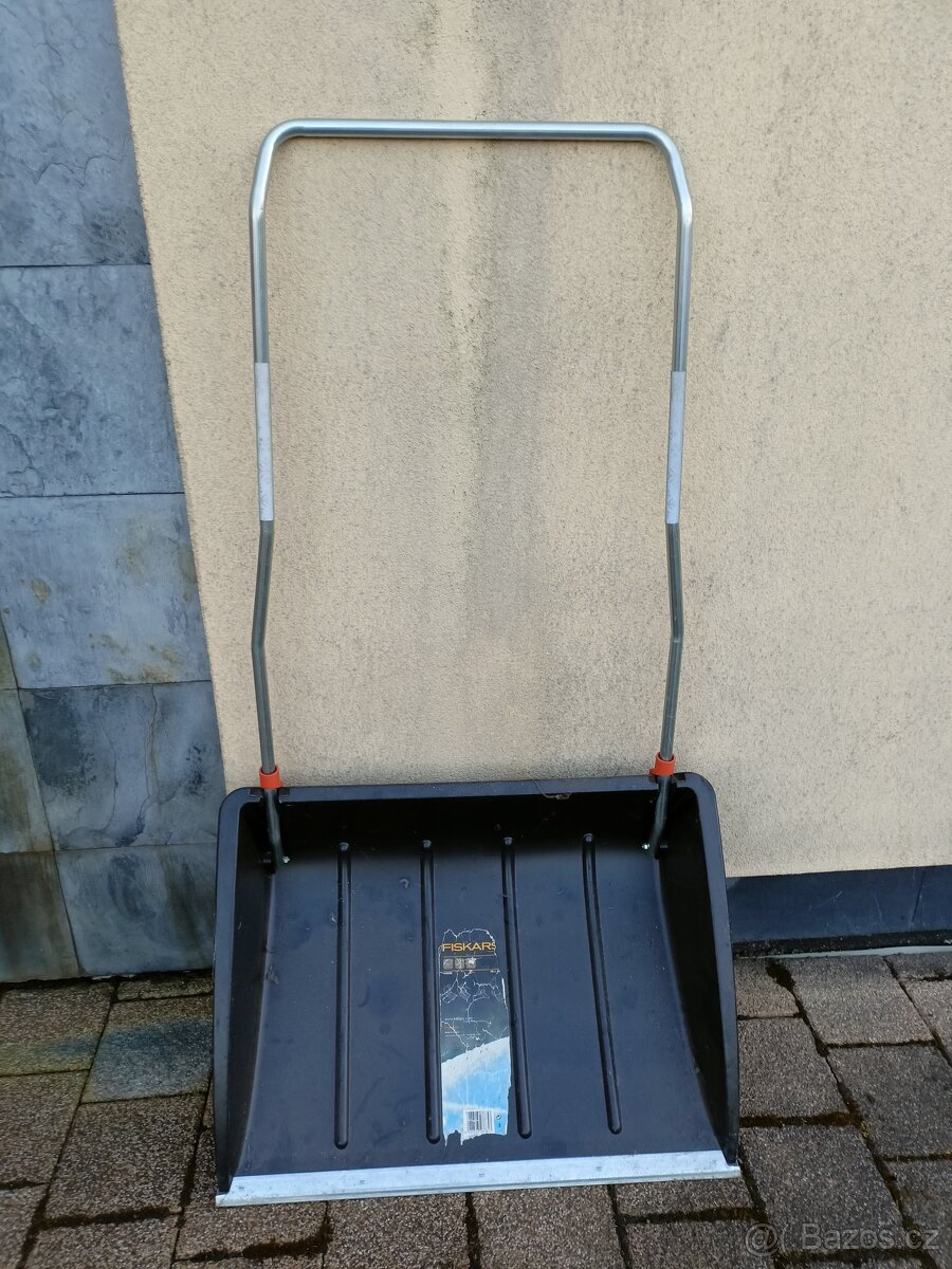 Hráblo na sníh Fiskars