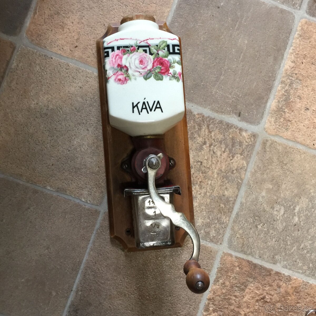 Porcelánový mlýnek na kávu na zeď - nástěnný kafemlýnek