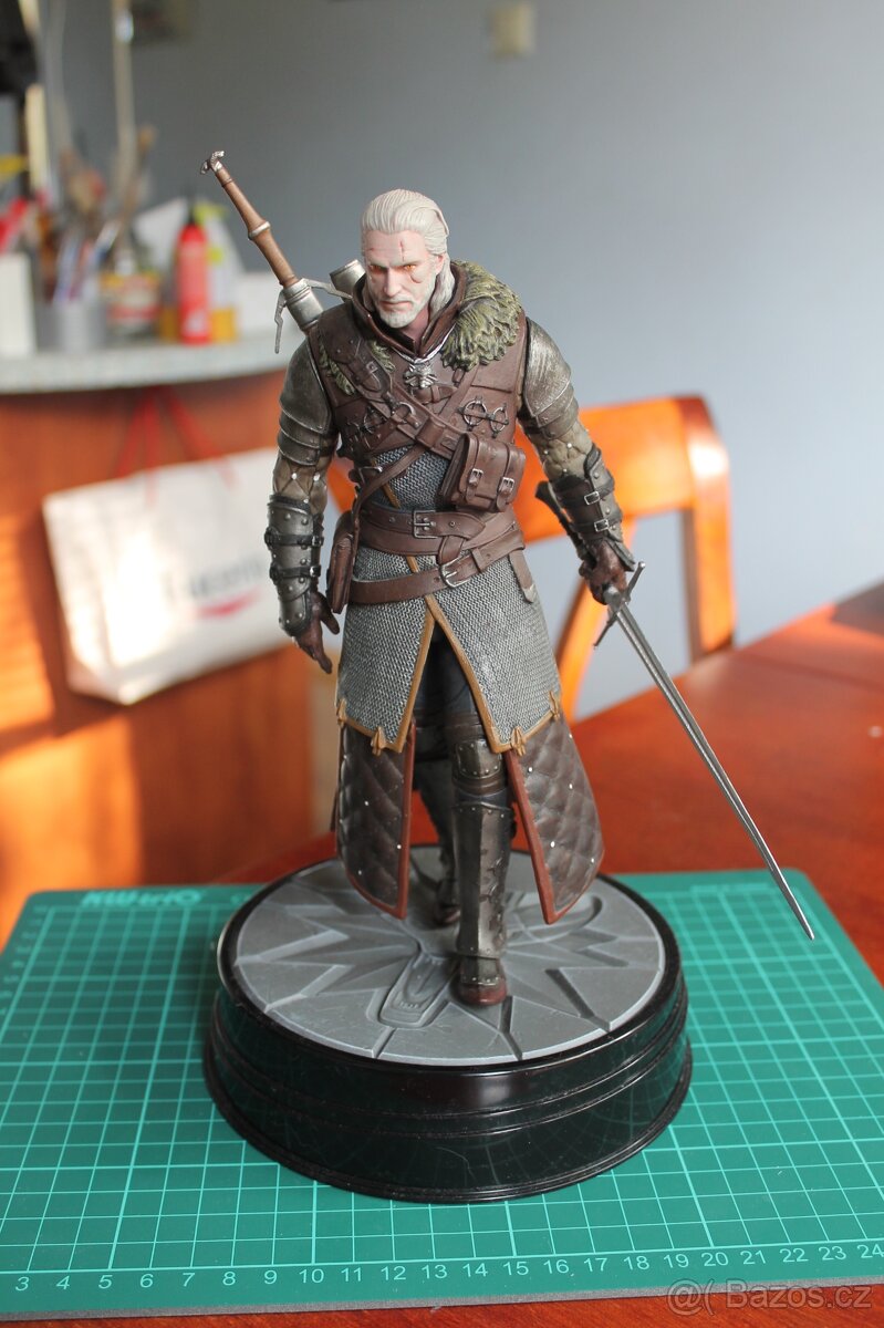 Zaklínač Geralt z Rivie v medvědí zbroji