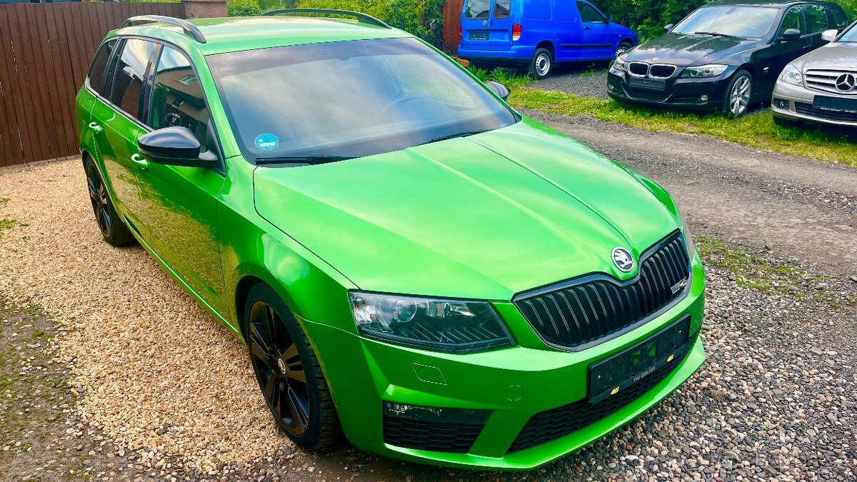 ŠKODA OCTÁVIA RS,2.0TSI,162KW. SERVISNÍ KNIHA.