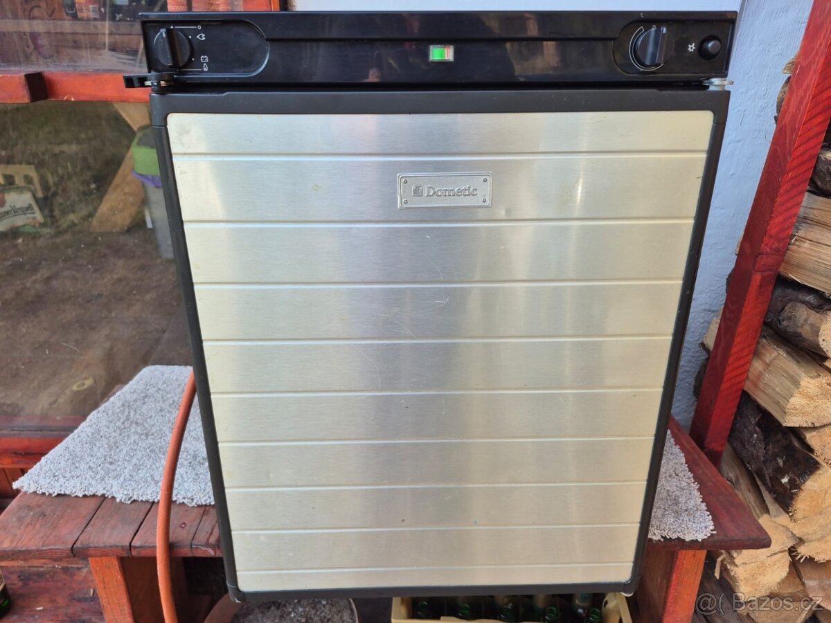 AUTOCHLADNIČKA Dometic 12V/230V/PLYN