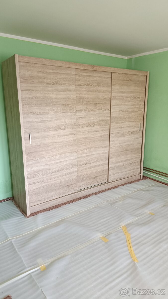 Velká skříň nutný vlastní odvoz a rozdělání