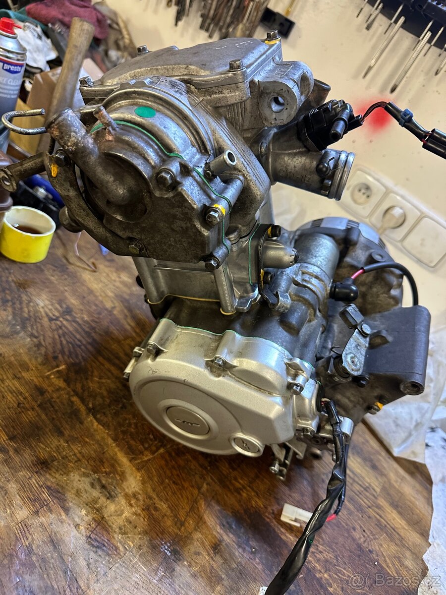 Motor yamaha yzf r125