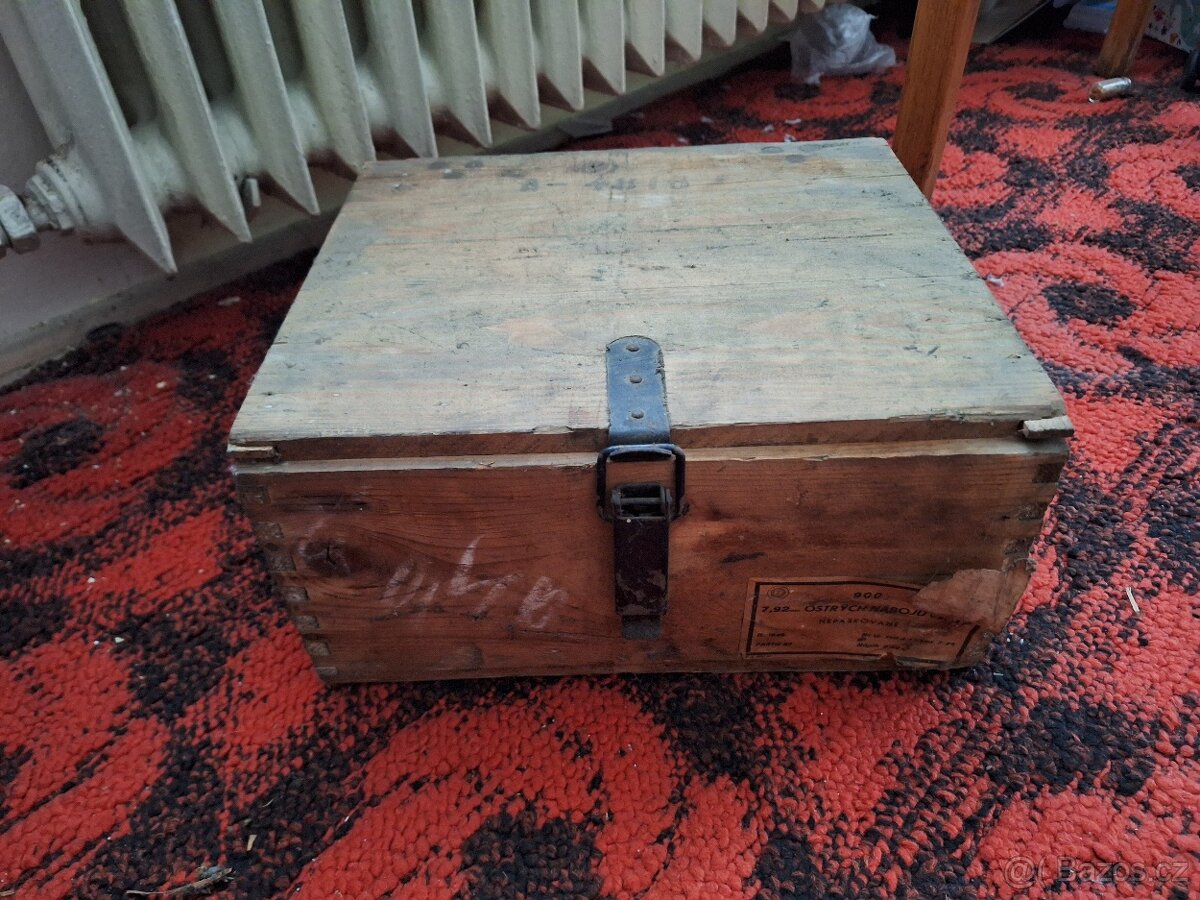 Dřevěná bedna od nábojů