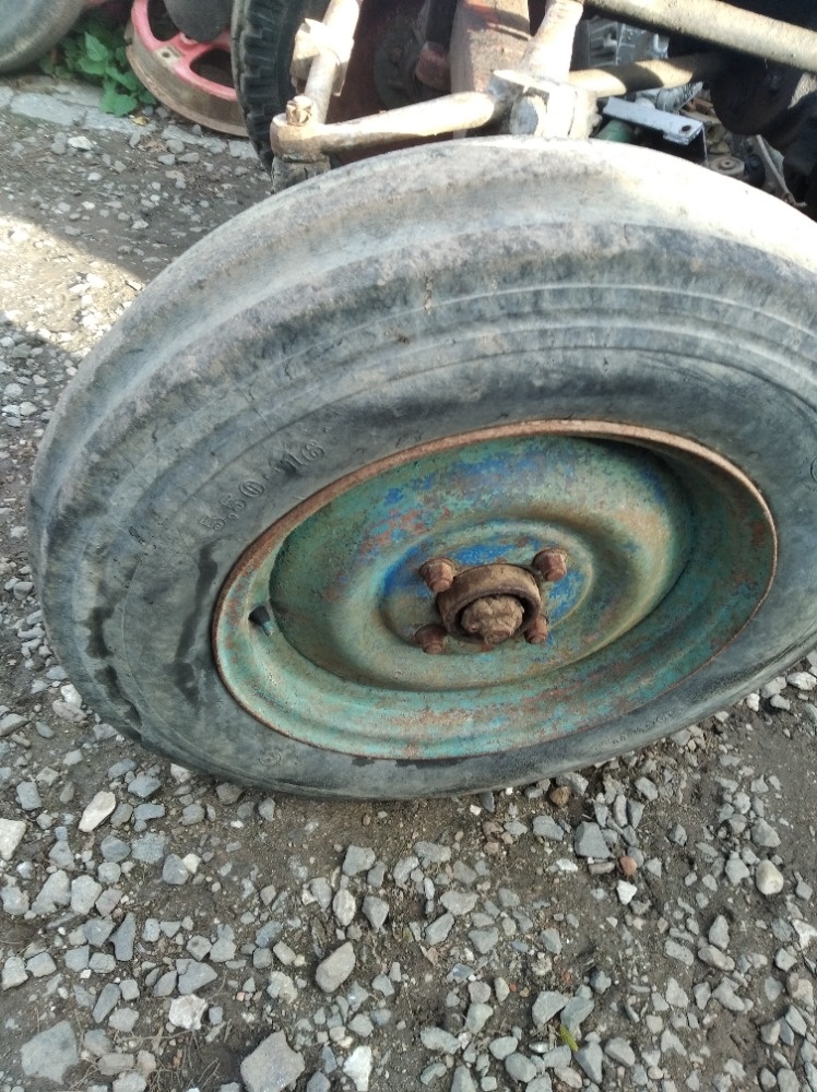 Prodám originál přední kolo na ZETOR25K -5,50-16