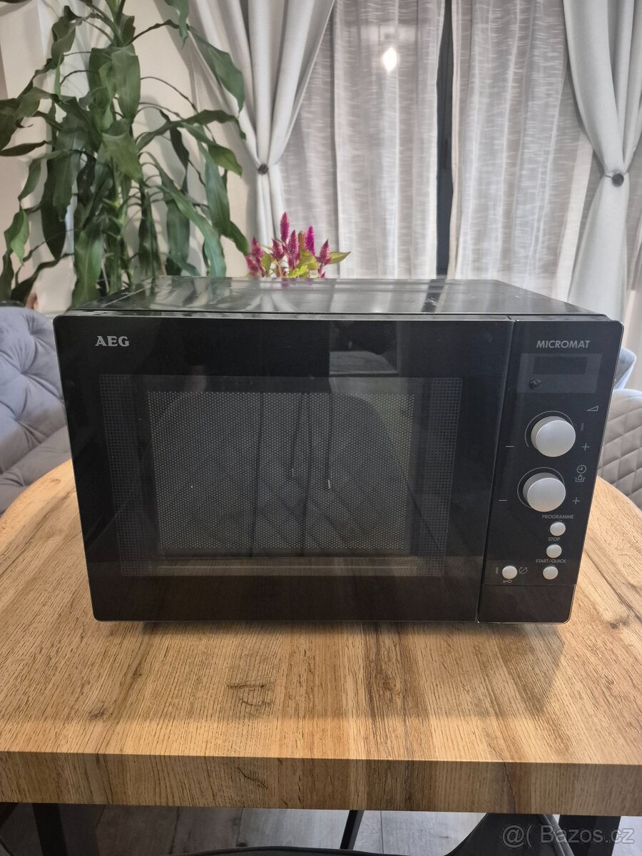 Mikrovlnná trouba AEG
