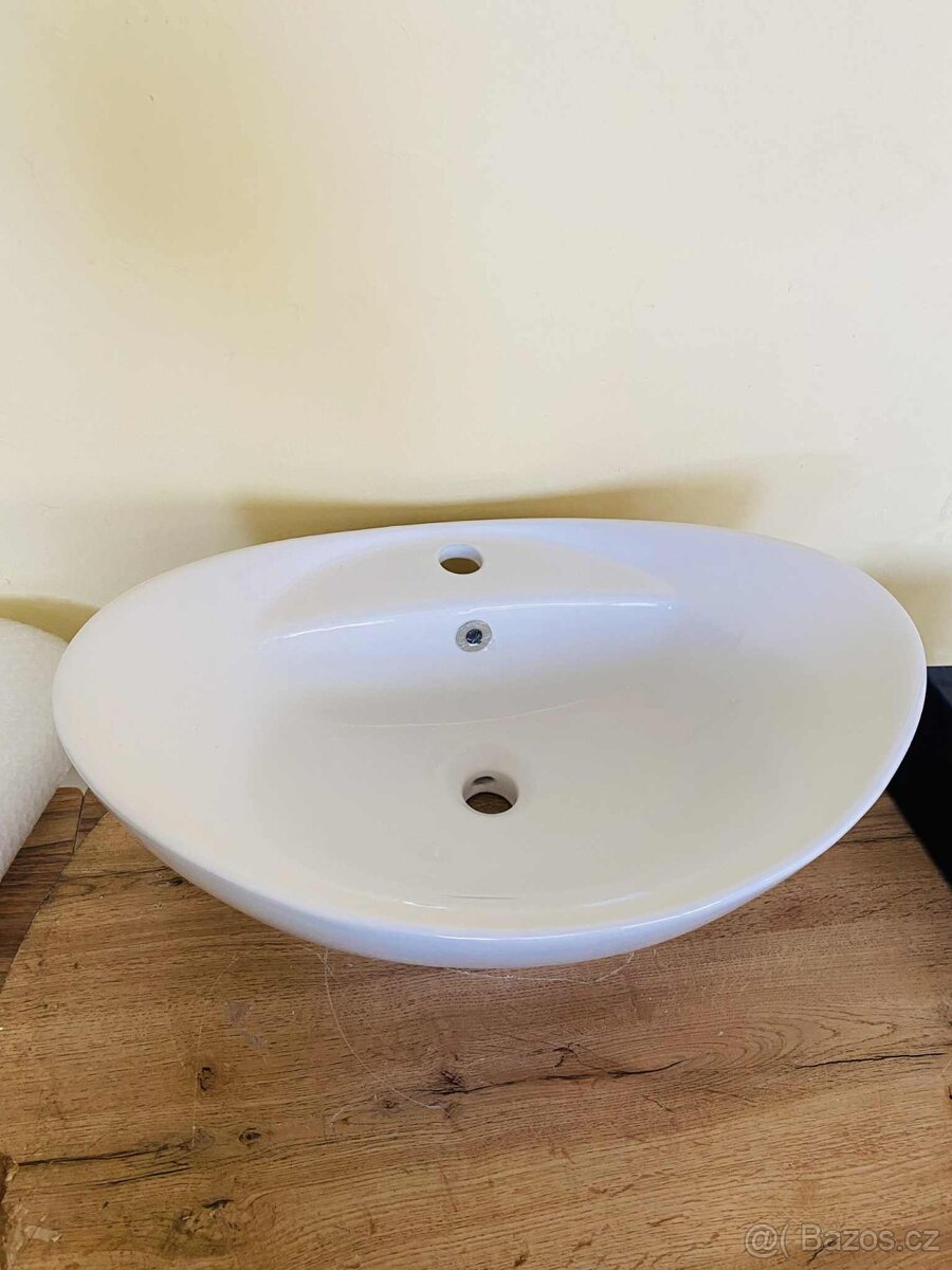 Oválné keramické umyvadlo 60x40 cm