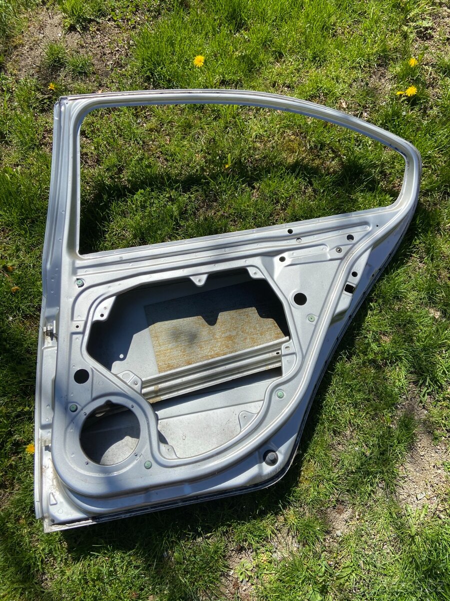 Zadní dveře Octávia 2