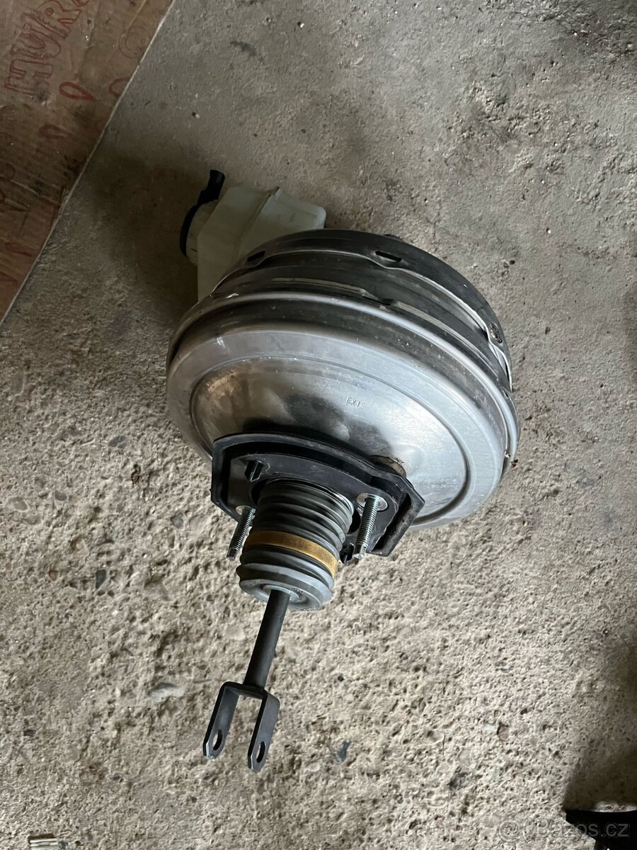 Bmw f10 / f11 posilovač brzd + válec