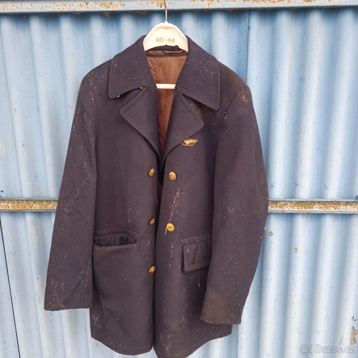 Retro nádražácký kabát.