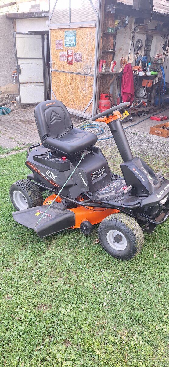 Aku traktor sekačka