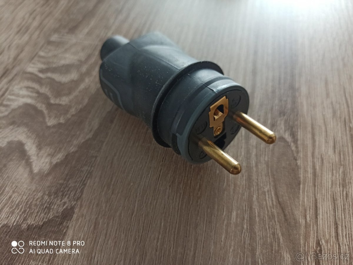 Vidlice a koncovky na kabely 230V