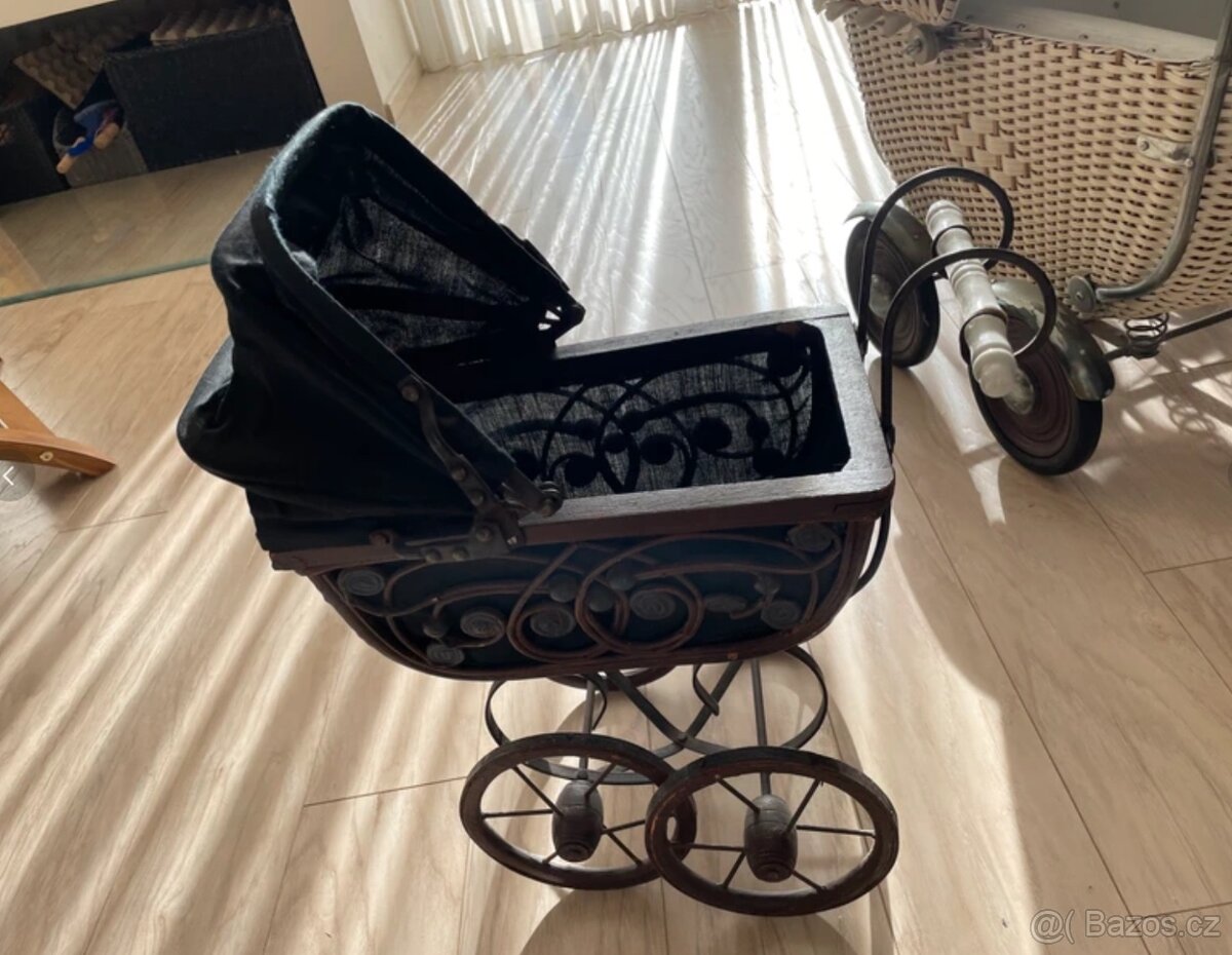 Starožitný proutěný kočárek pro panenky 🧸 loukoťková kola