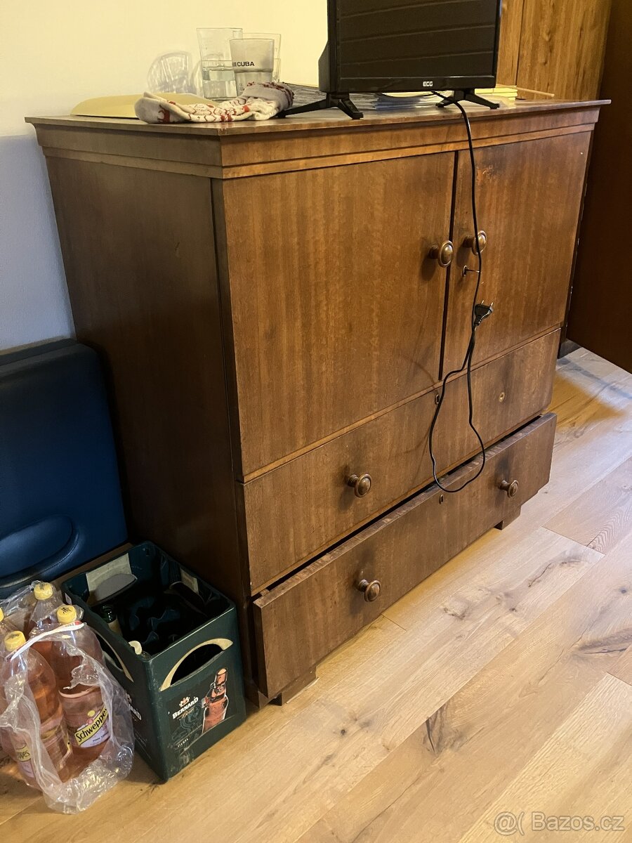Skříň s vysokou komodou - dýhovaný masiv - komplet