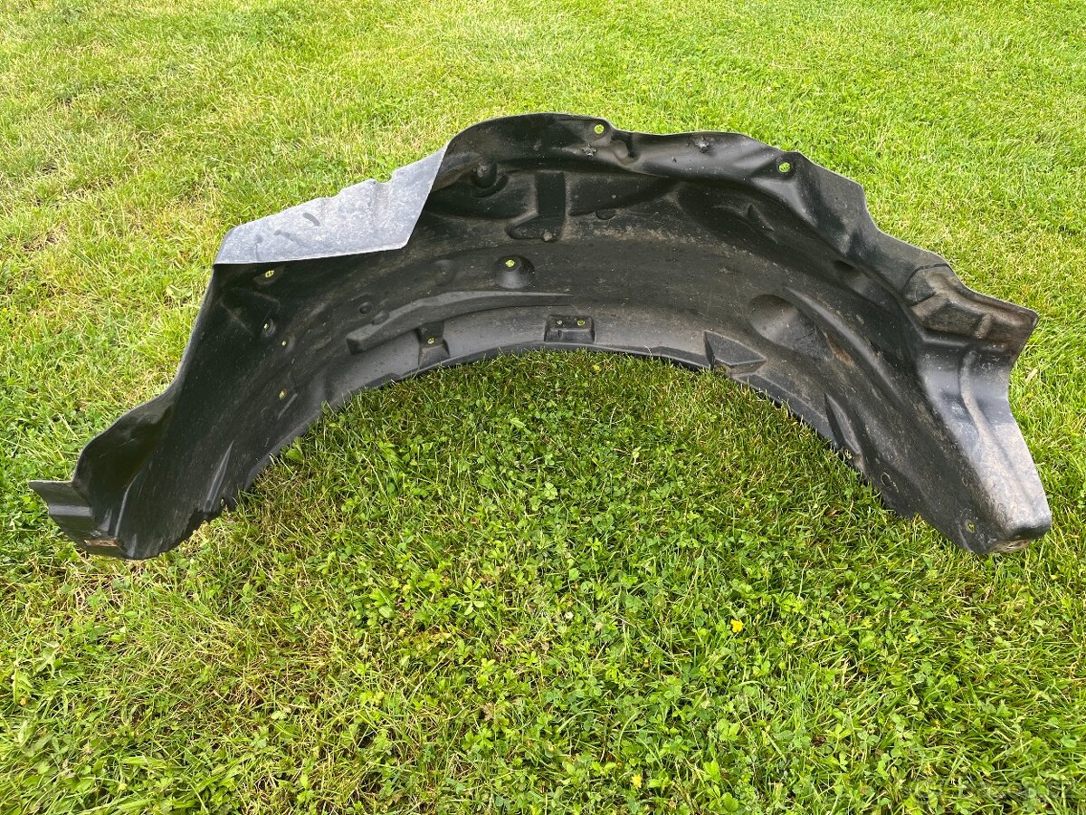 podběh přední pravý Land Rover Discovery 3