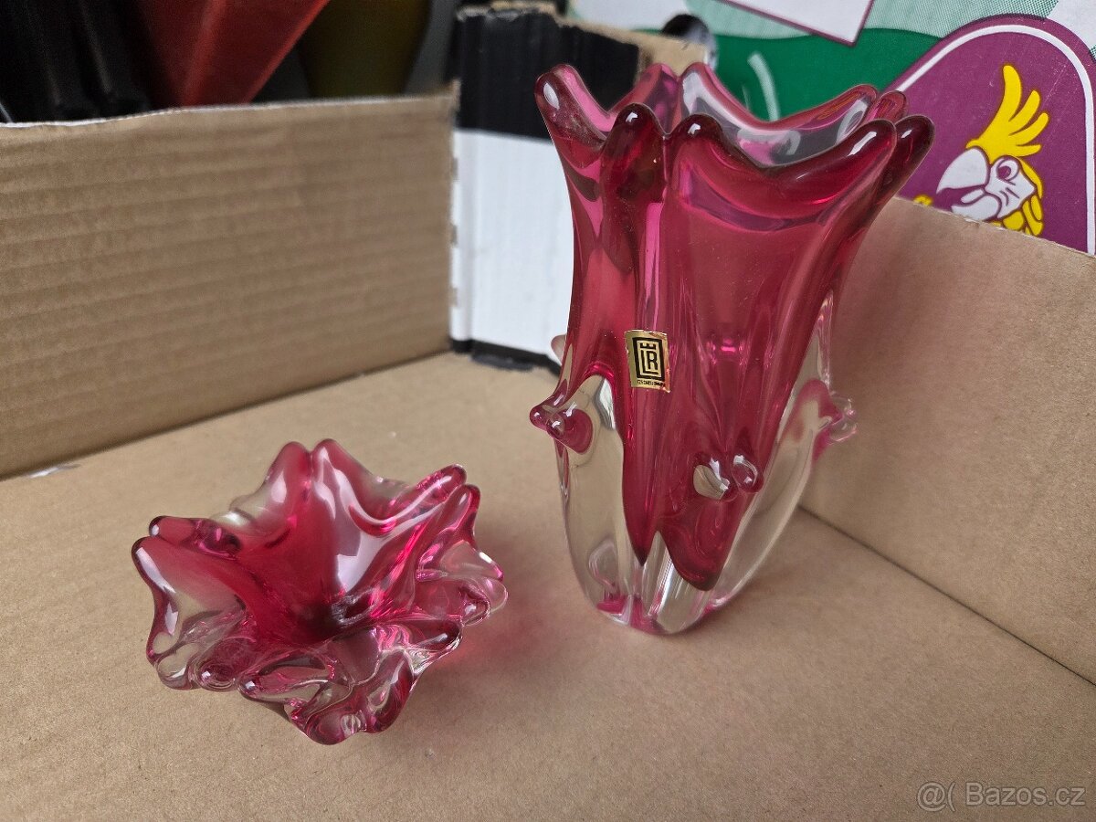 Vázička a popelník