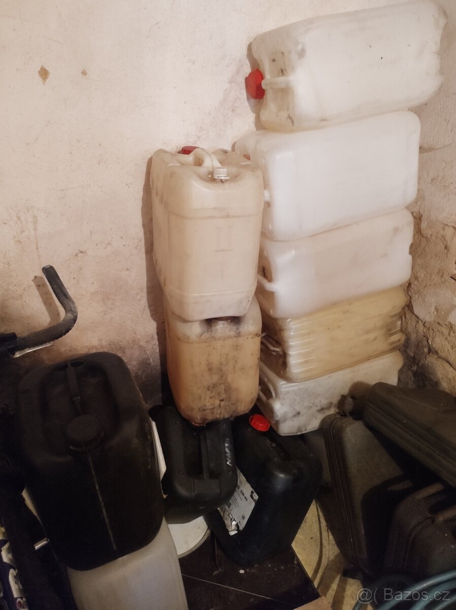 Plastové kanystry 20 a 25l