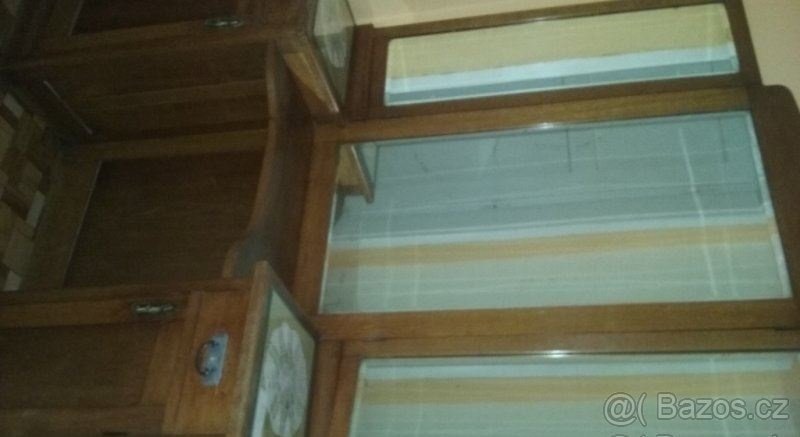 Starozitny toaletny stolik so zrkadlom