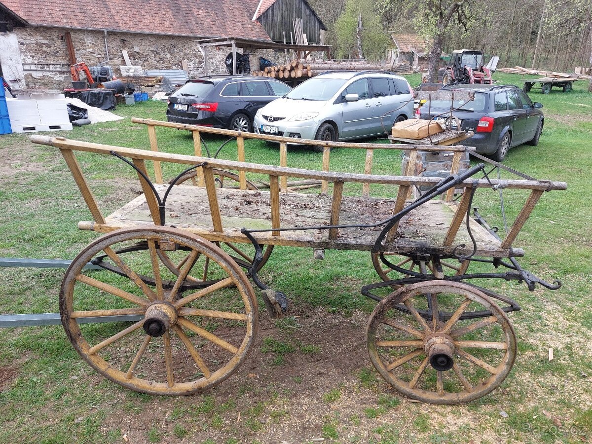 Dřevěný vůz