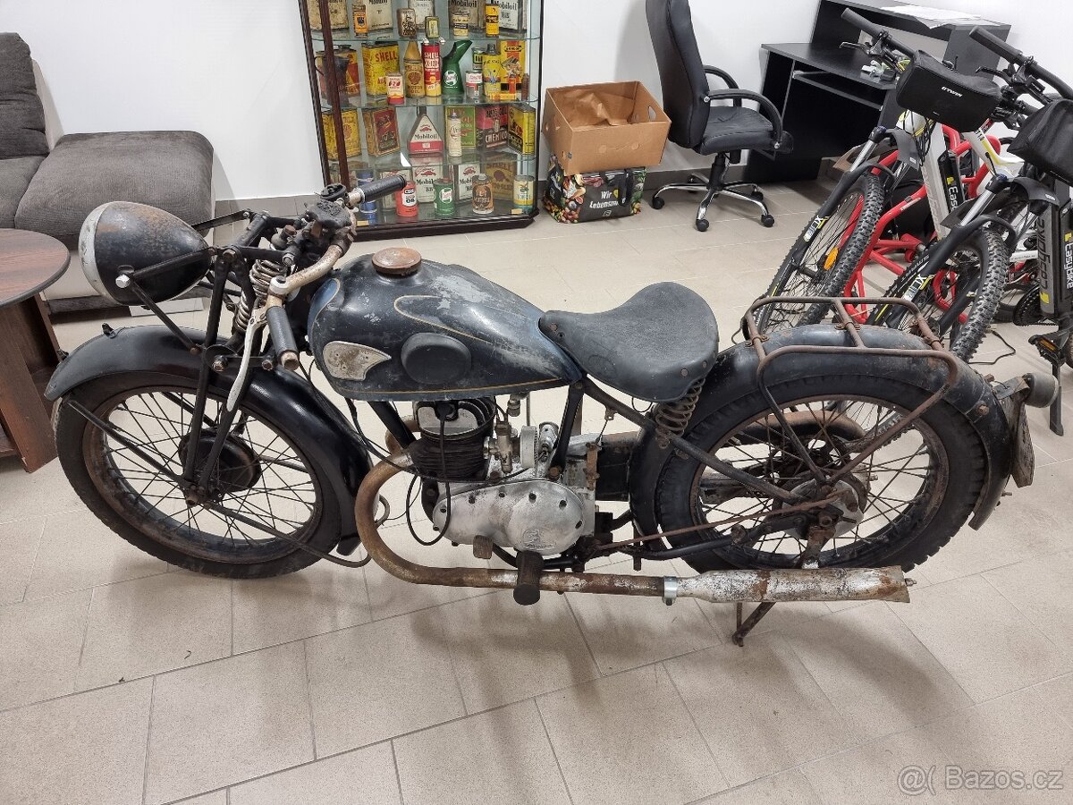 Triumph B200