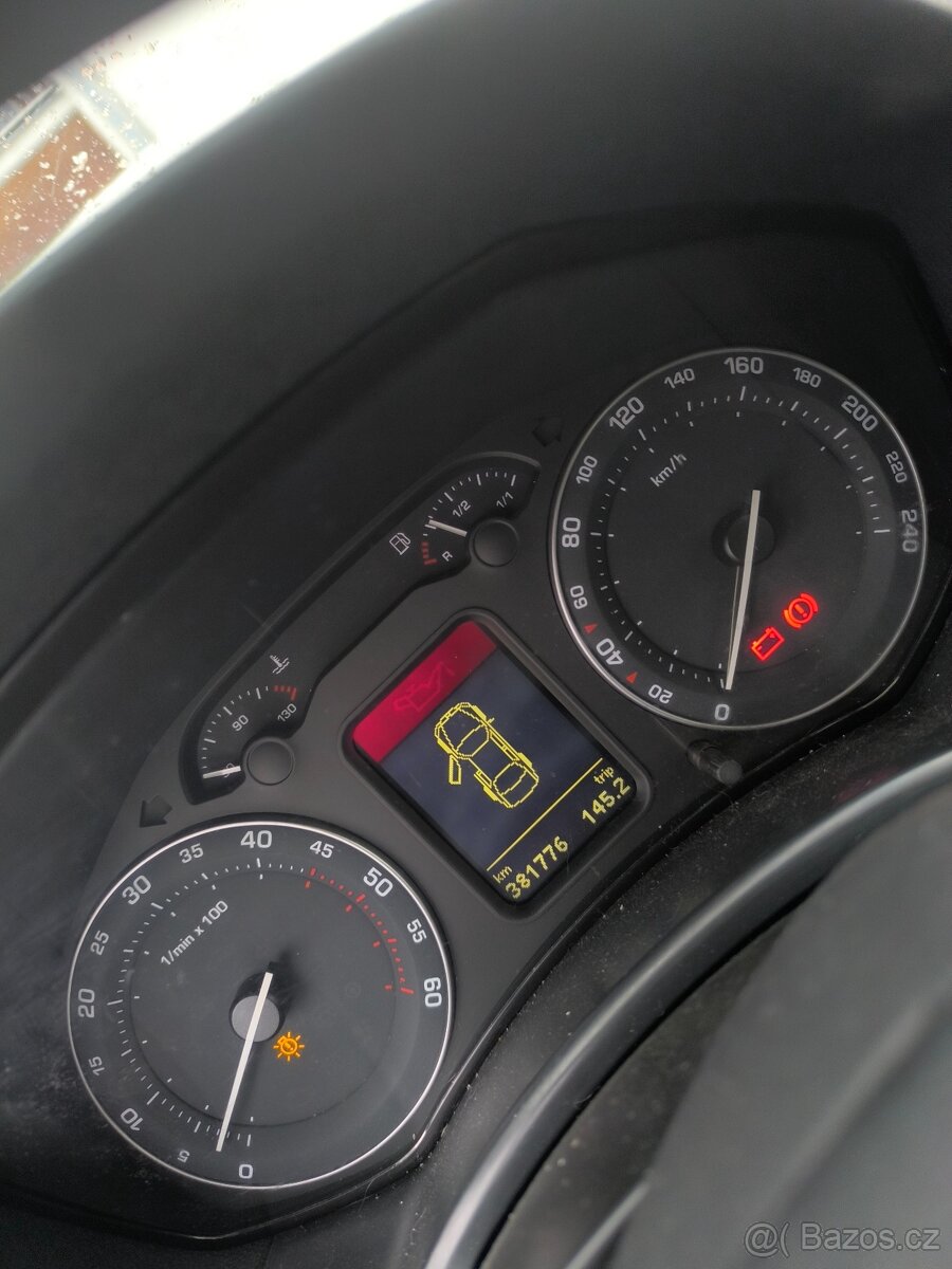 Škoda Octavia 2 rok 2005 77 kW km 384