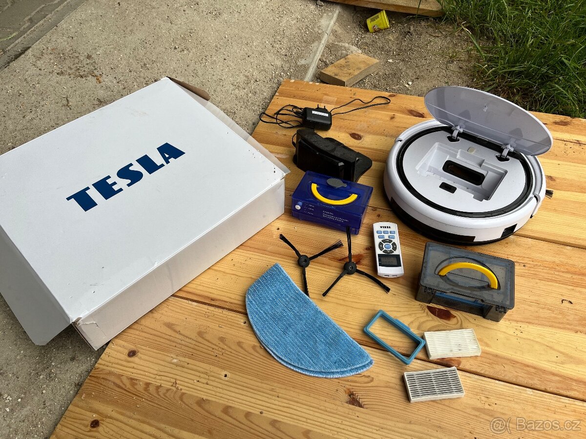 Robotický vysavač Tesla