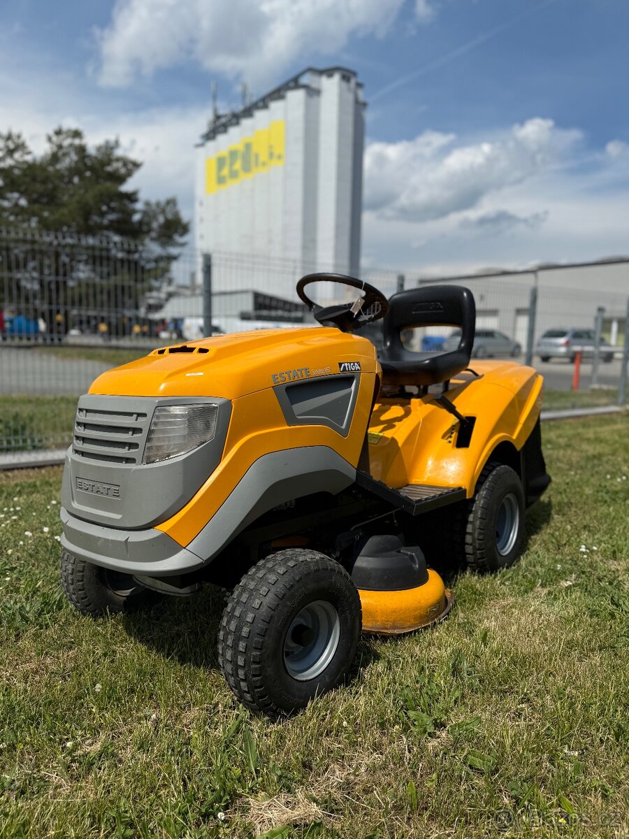Zahradní traktor stiga estate