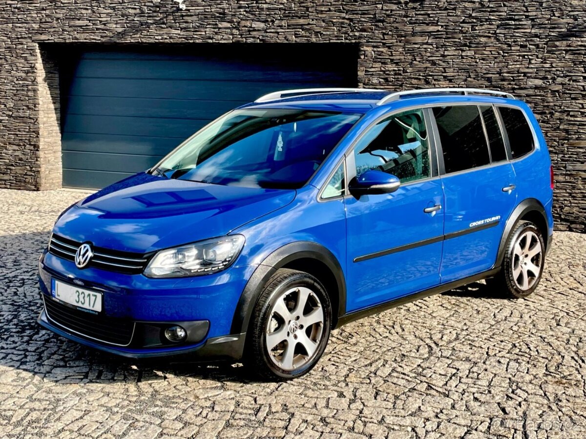 Volkswagen Touran 1.6 TDi Cross, výhřev, Bi-xenony, senzory