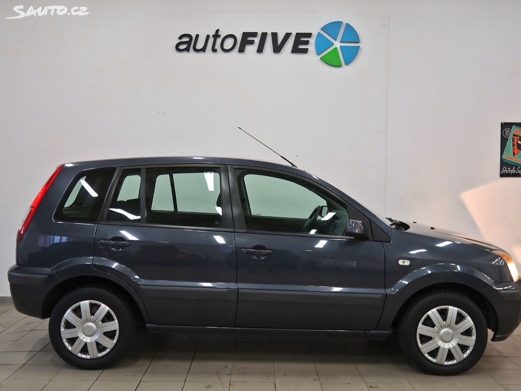 Ford Fusion - benzín } KOUPÍM.
