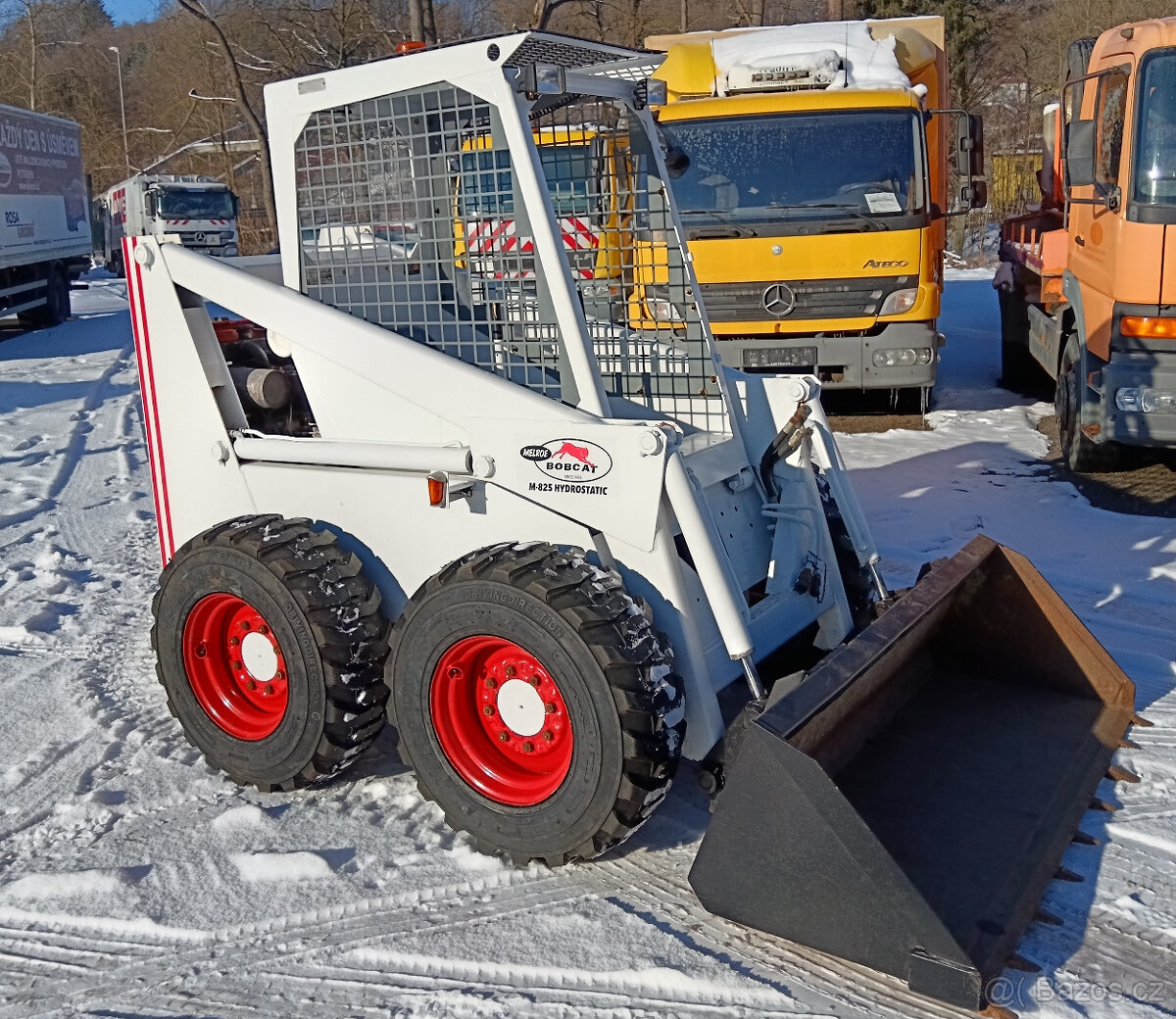 BOBCAT 825 smykový nakladač